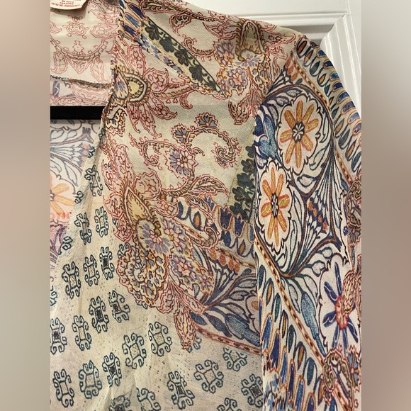 Vismaya Sheer Kimono - Picture 3 of 5